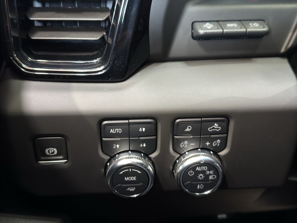 2025 GMC Sierra 1500 AT4