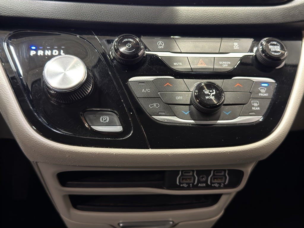 2024 Chrysler Voyager LX