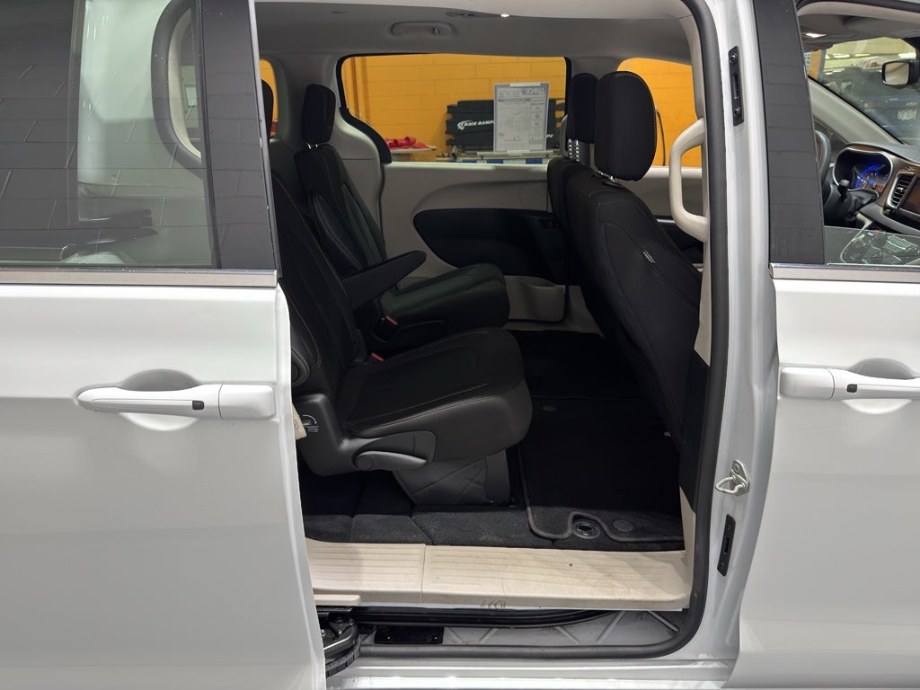 2024 Chrysler Voyager LX