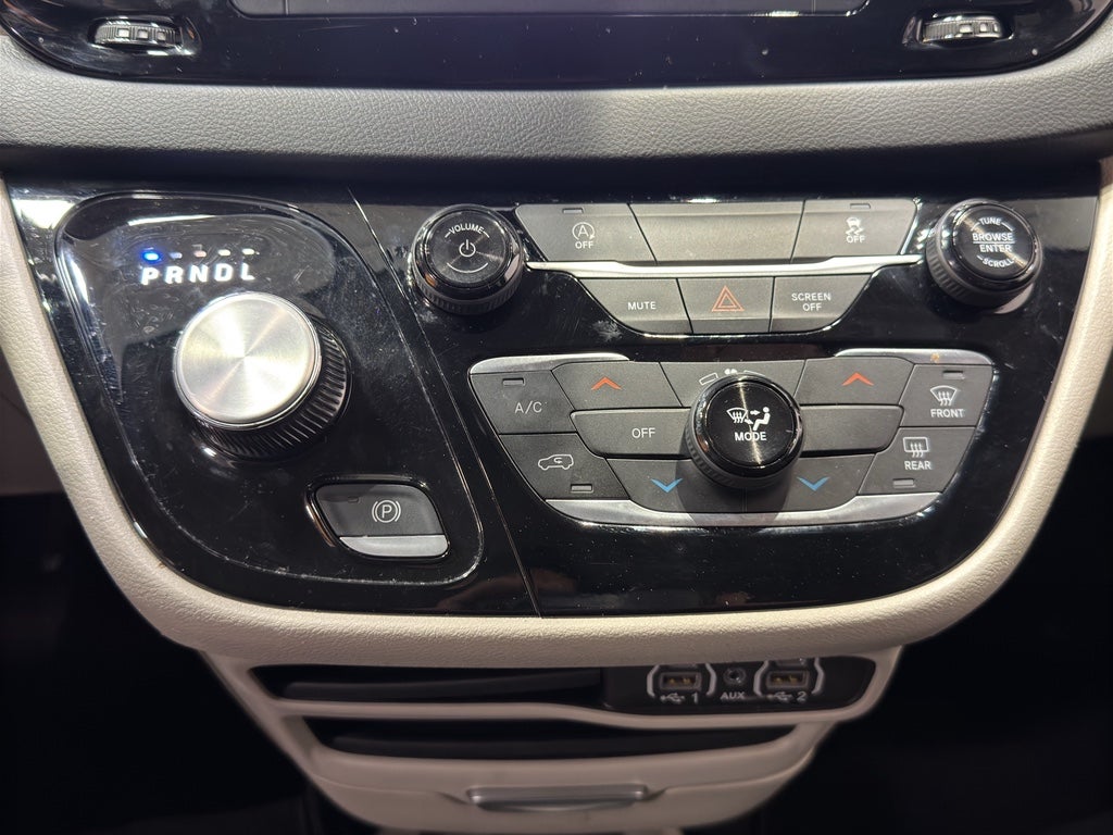 2024 Chrysler Voyager LX