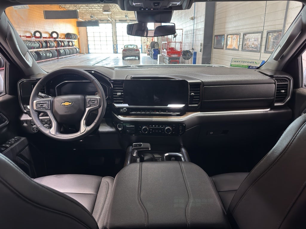 2025 Chevrolet Silverado 1500 LT