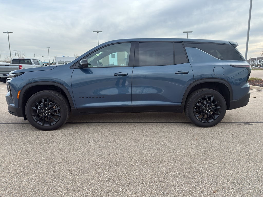 2024 Chevrolet Traverse LS