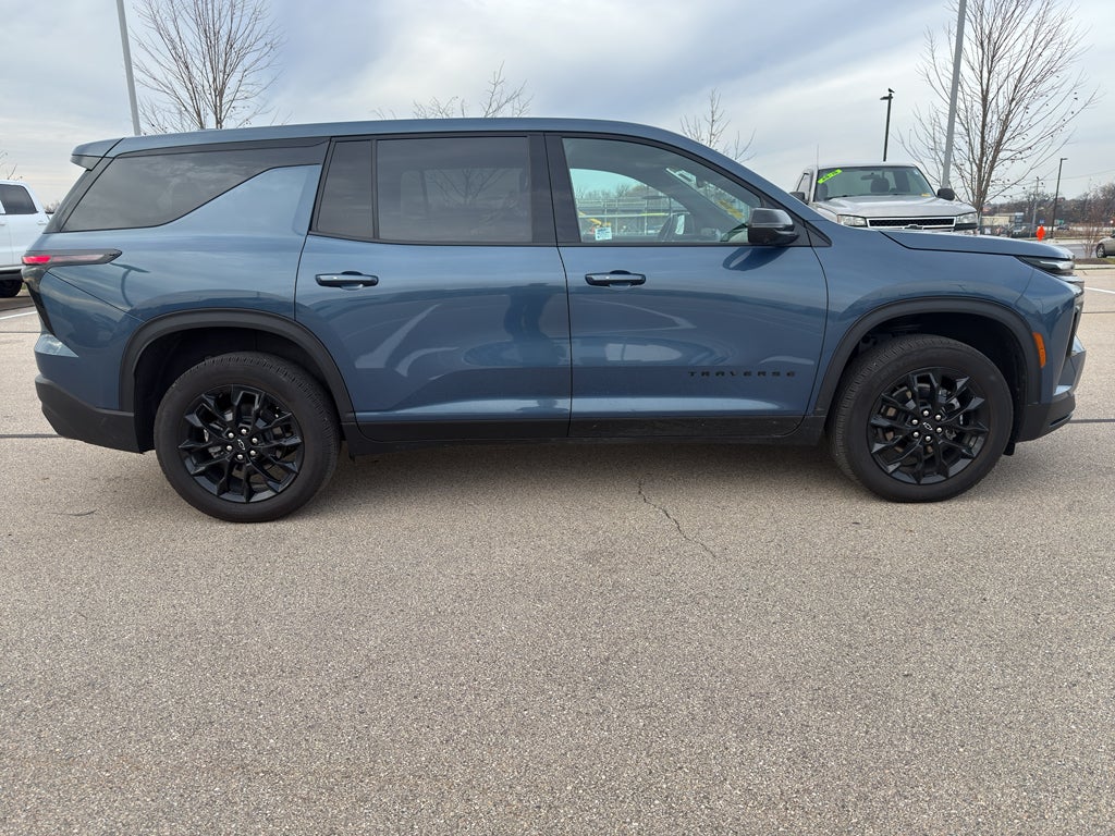 2024 Chevrolet Traverse LS
