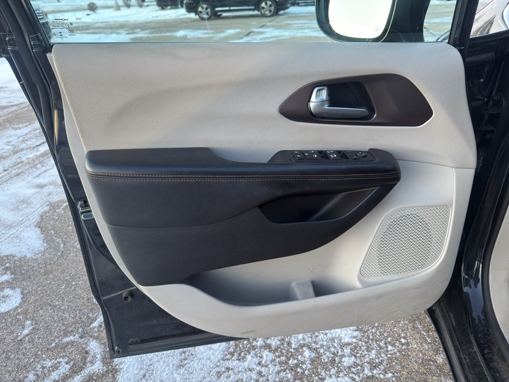 2017 Chrysler Pacifica Touring-L