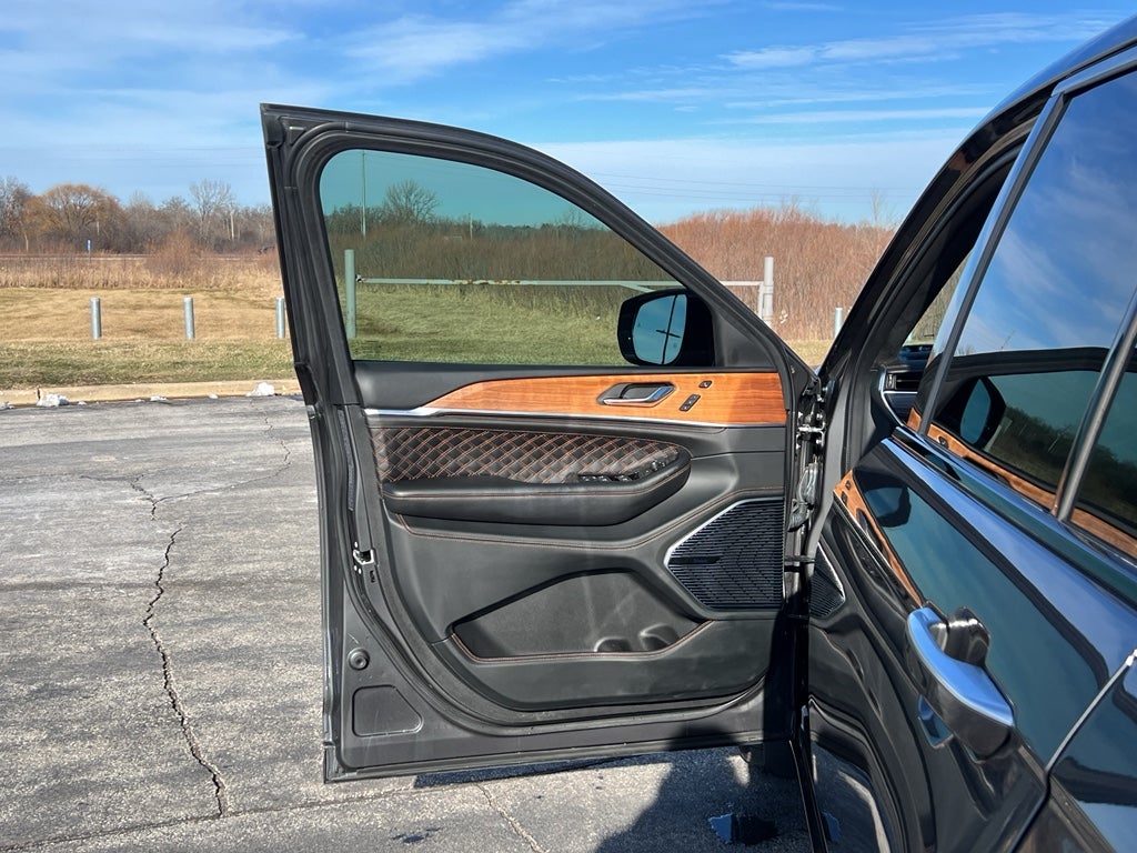 2022 Jeep Grand Cherokee Summit Reserve