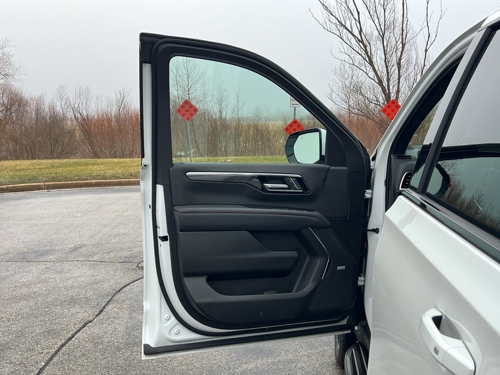 2025 Chevrolet Suburban RST