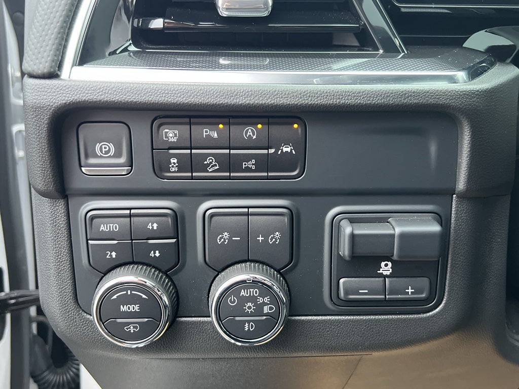 2025 Chevrolet Suburban RST