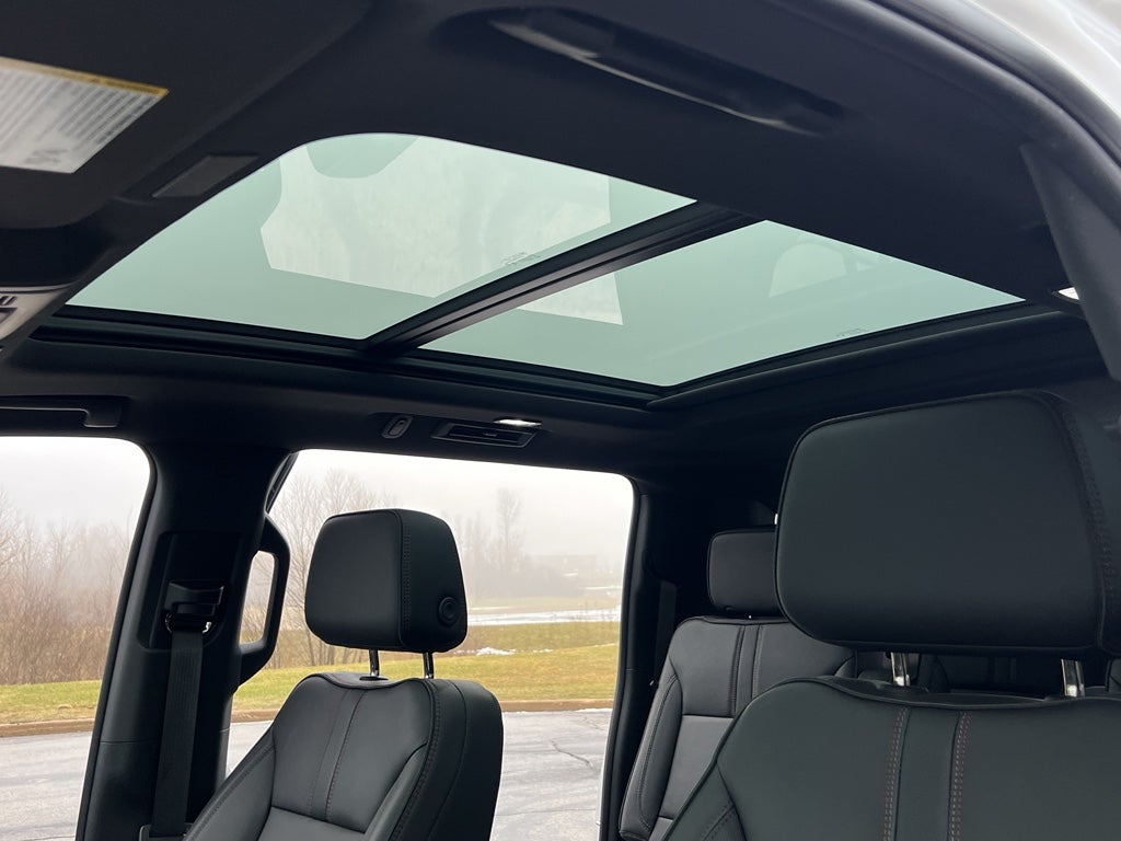 2025 Chevrolet Suburban RST