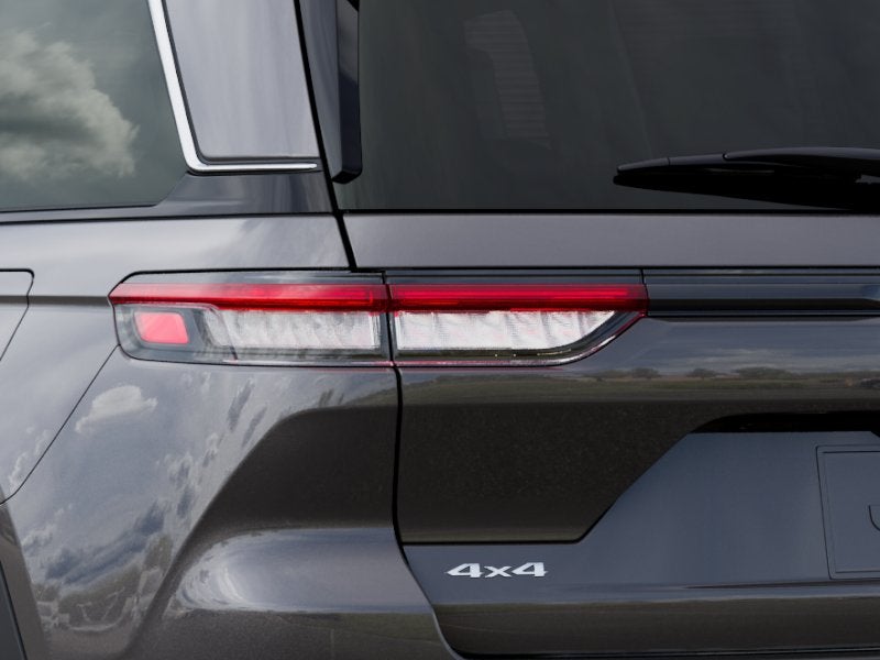 2026 Jeep Grand Cherokee Laredo Thunderdome V6 Power