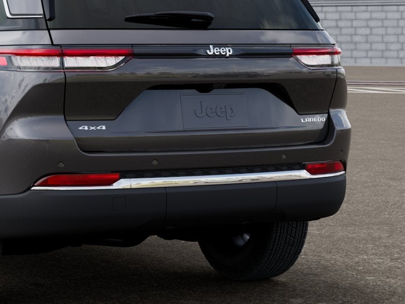 2026 Jeep Grand Cherokee Laredo Thunderdome V6 Power