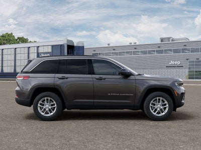 2026 Jeep Grand Cherokee Laredo Thunderdome V6 Power