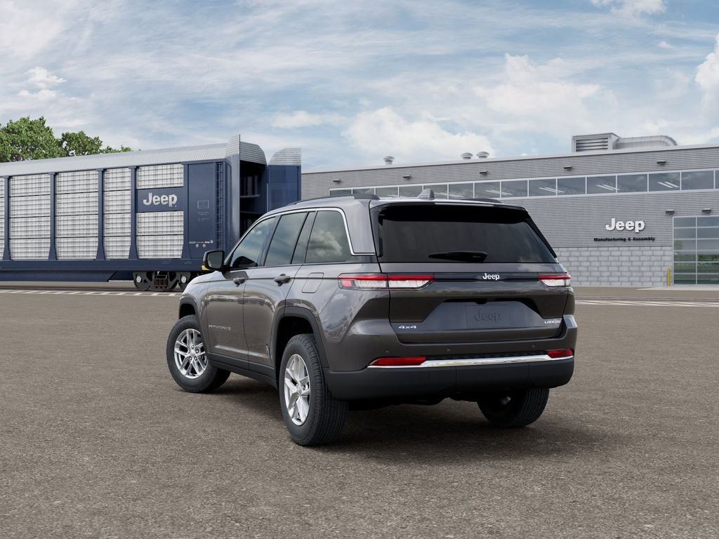 2026 Jeep Grand Cherokee Laredo Thunderdome V6 Power