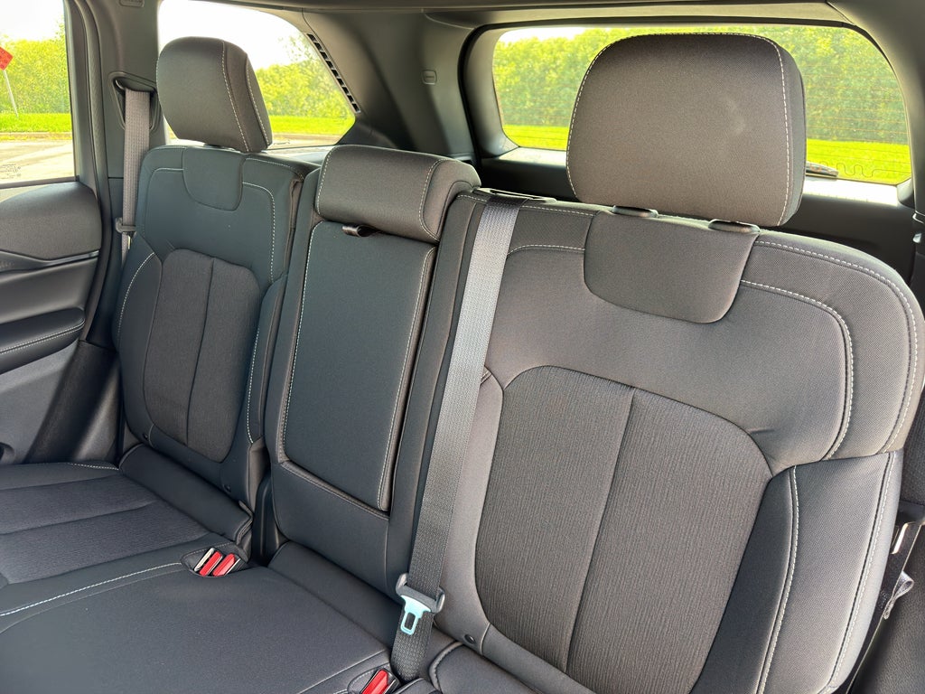 2026 Jeep Grand Cherokee Laredo Thunderdome V6 Power