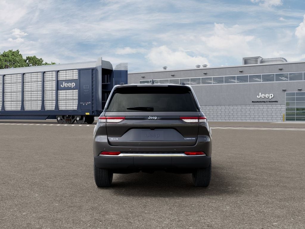 2026 Jeep Grand Cherokee Laredo Thunderdome V6 Power