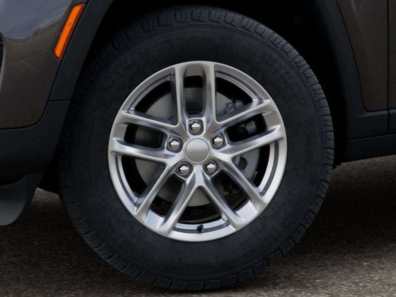 2026 Jeep Grand Cherokee Laredo Thunderdome V6 Power