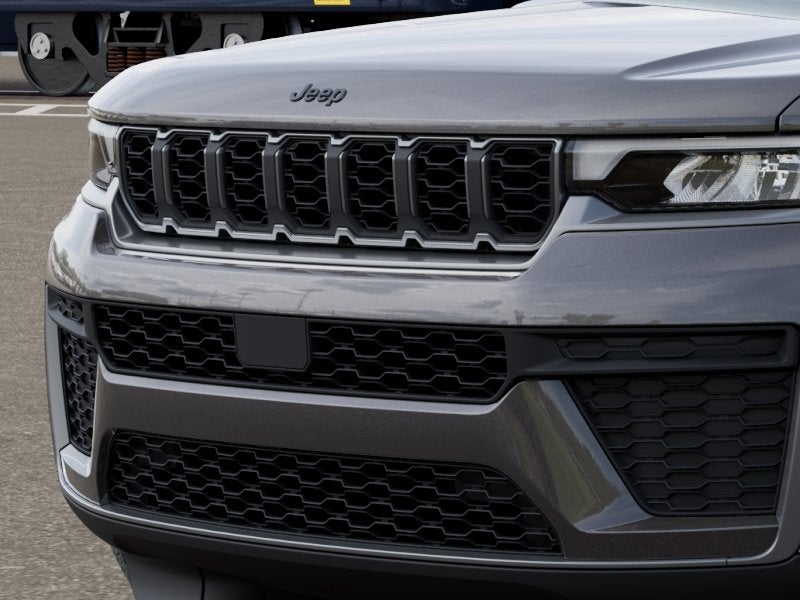 2026 Jeep Grand Cherokee Laredo Altitude Tow Pkg