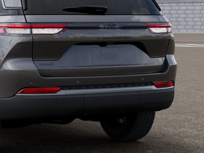 2026 Jeep Grand Cherokee Laredo Altitude Tow Pkg