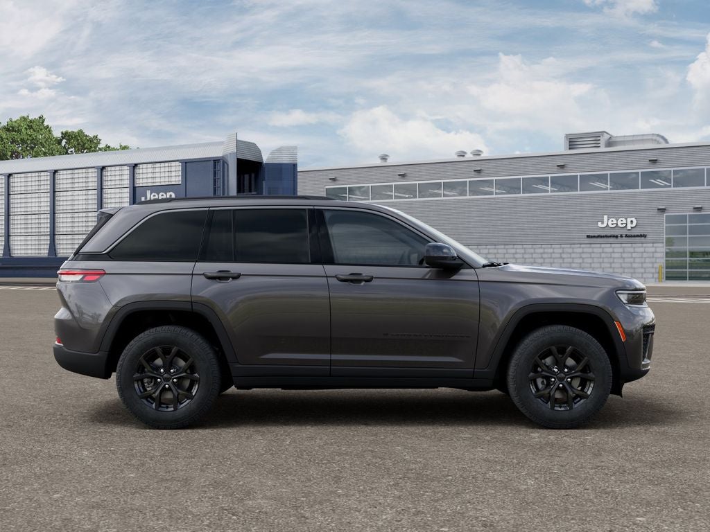 2026 Jeep Grand Cherokee Laredo Altitude Tow Pkg