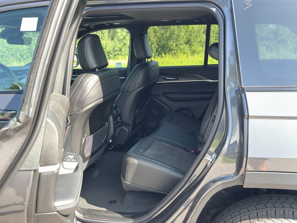 2026 Jeep Grand Cherokee Laredo Altitude Tow Pkg