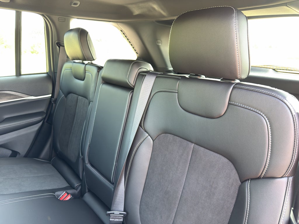 2026 Jeep Grand Cherokee Laredo Altitude Tow Pkg