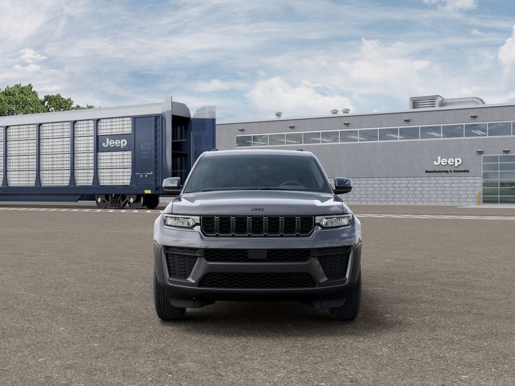 2026 Jeep Grand Cherokee Laredo Altitude Tow Pkg