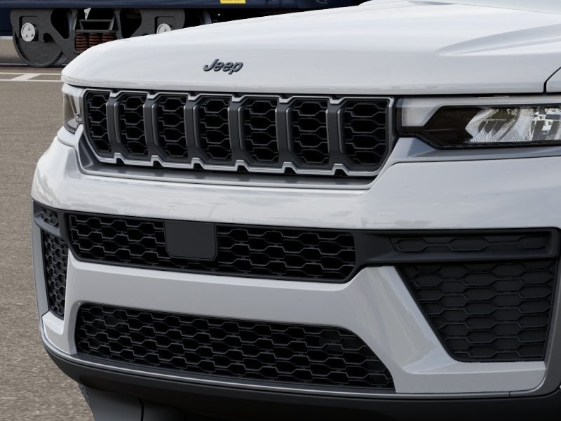 2026 Jeep Grand Cherokee Laredo Altitude Tow Pkg