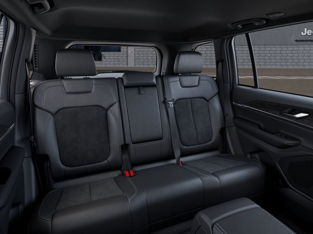 2026 Jeep Grand Cherokee Laredo Altitude Tow Pkg