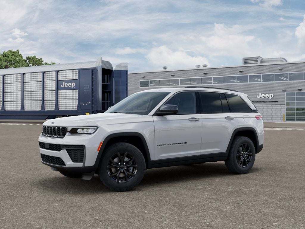 2026 Jeep Grand Cherokee Laredo Altitude Tow Pkg