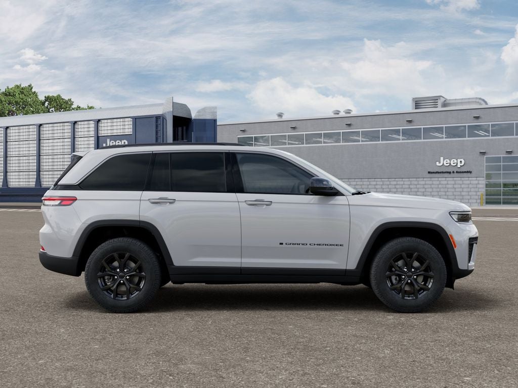 2026 Jeep Grand Cherokee Laredo Altitude Tow Pkg