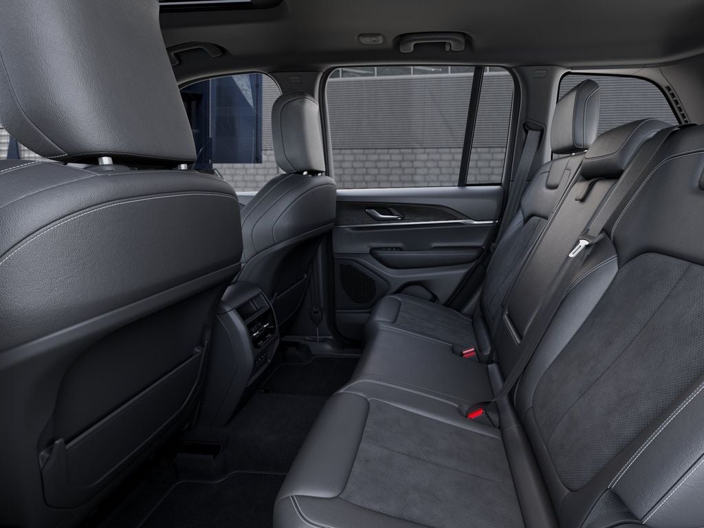 2026 Jeep Grand Cherokee Laredo Altitude Tow Pkg