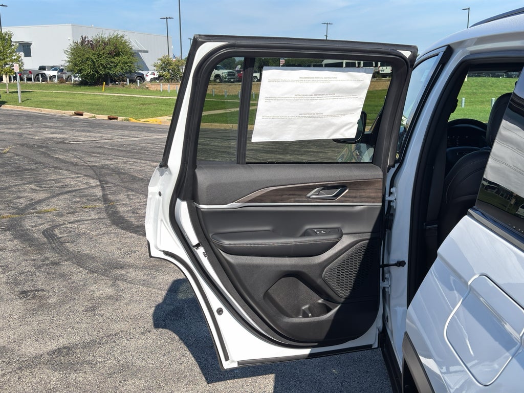 2026 Jeep Grand Cherokee Laredo Altitude Tow Pkg