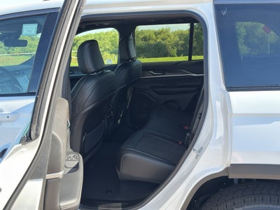 2026 Jeep Grand Cherokee Laredo Altitude Tow Pkg
