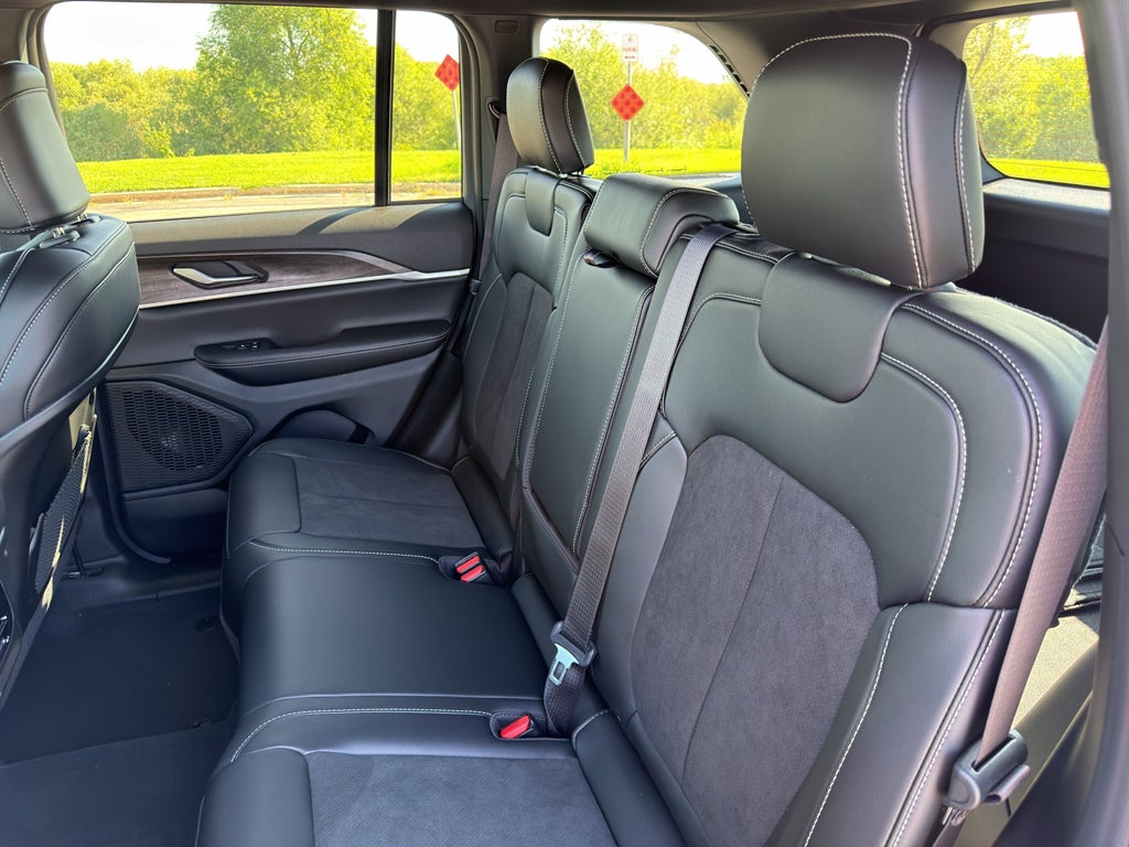 2026 Jeep Grand Cherokee Laredo Altitude Tow Pkg