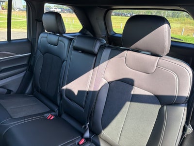 2027 Jeep Grand Cherokee Laredo Altitude