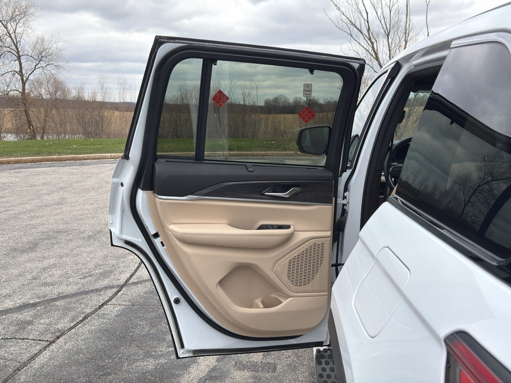 2025 Jeep Grand Cherokee Limited w/Tow & Moonroof