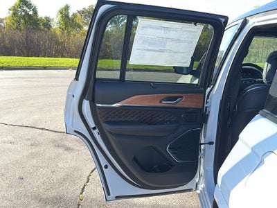 2027 Jeep Grand Cherokee Summit Obsidian