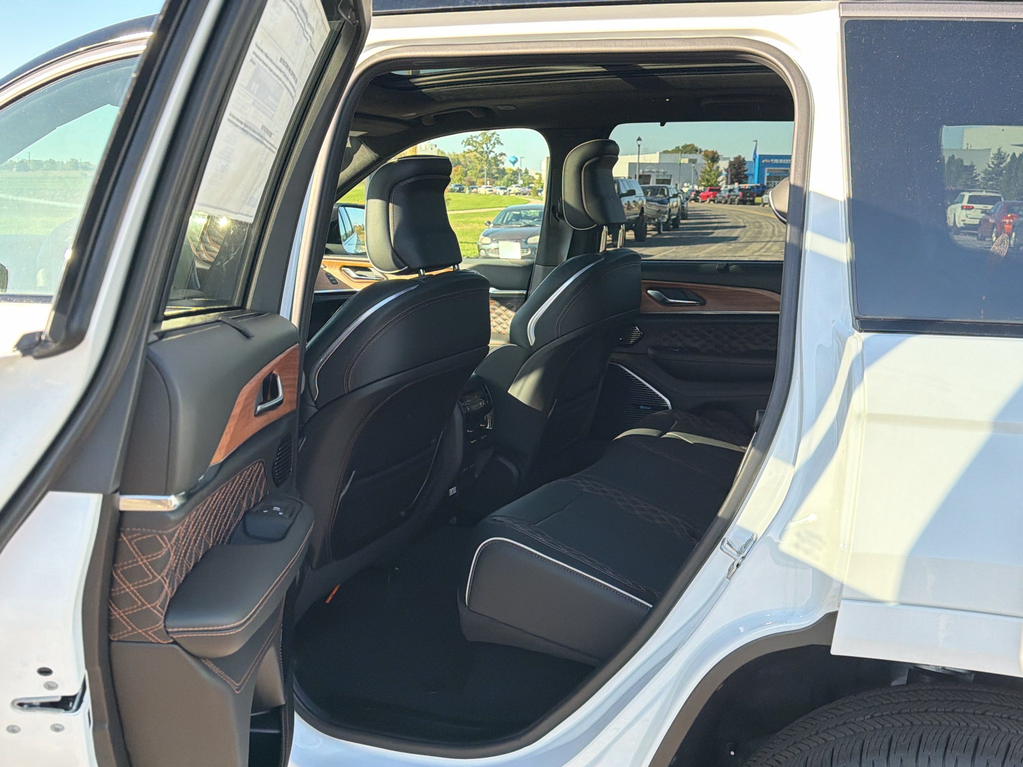 2027 Jeep Grand Cherokee Summit Obsidian