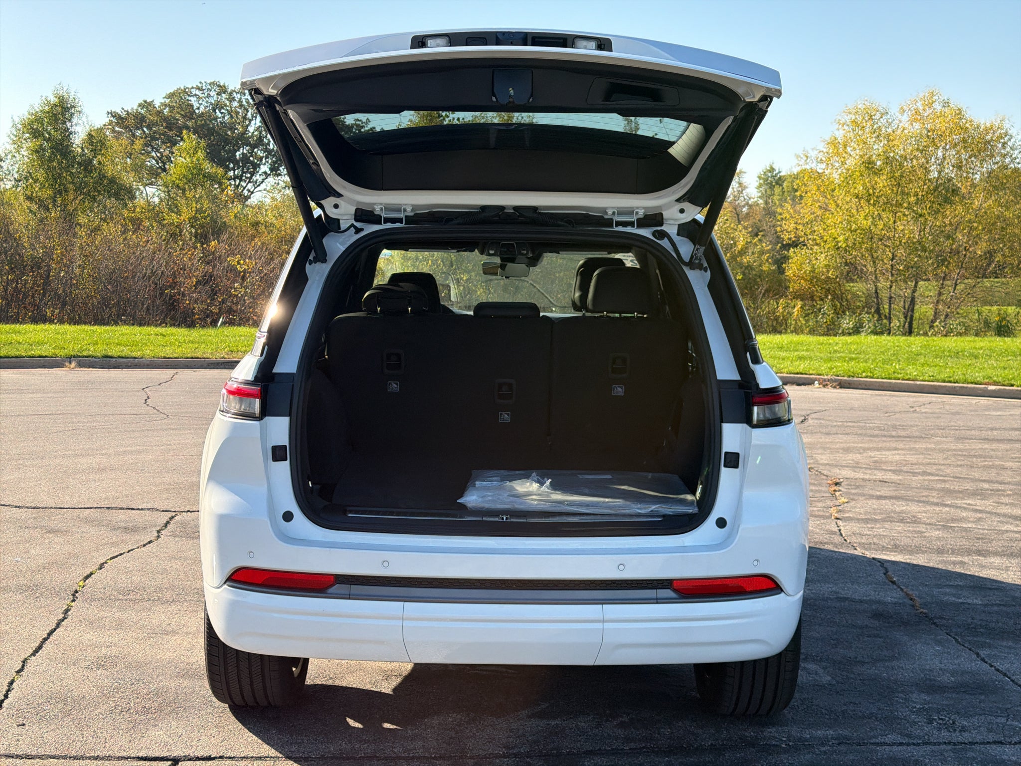 2027 Jeep Grand Cherokee Summit Obsidian