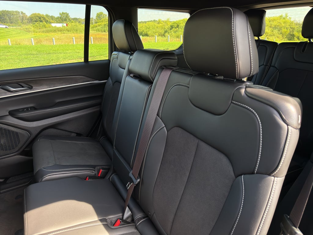 2026 Jeep Grand Cherokee L Laredo Altitude