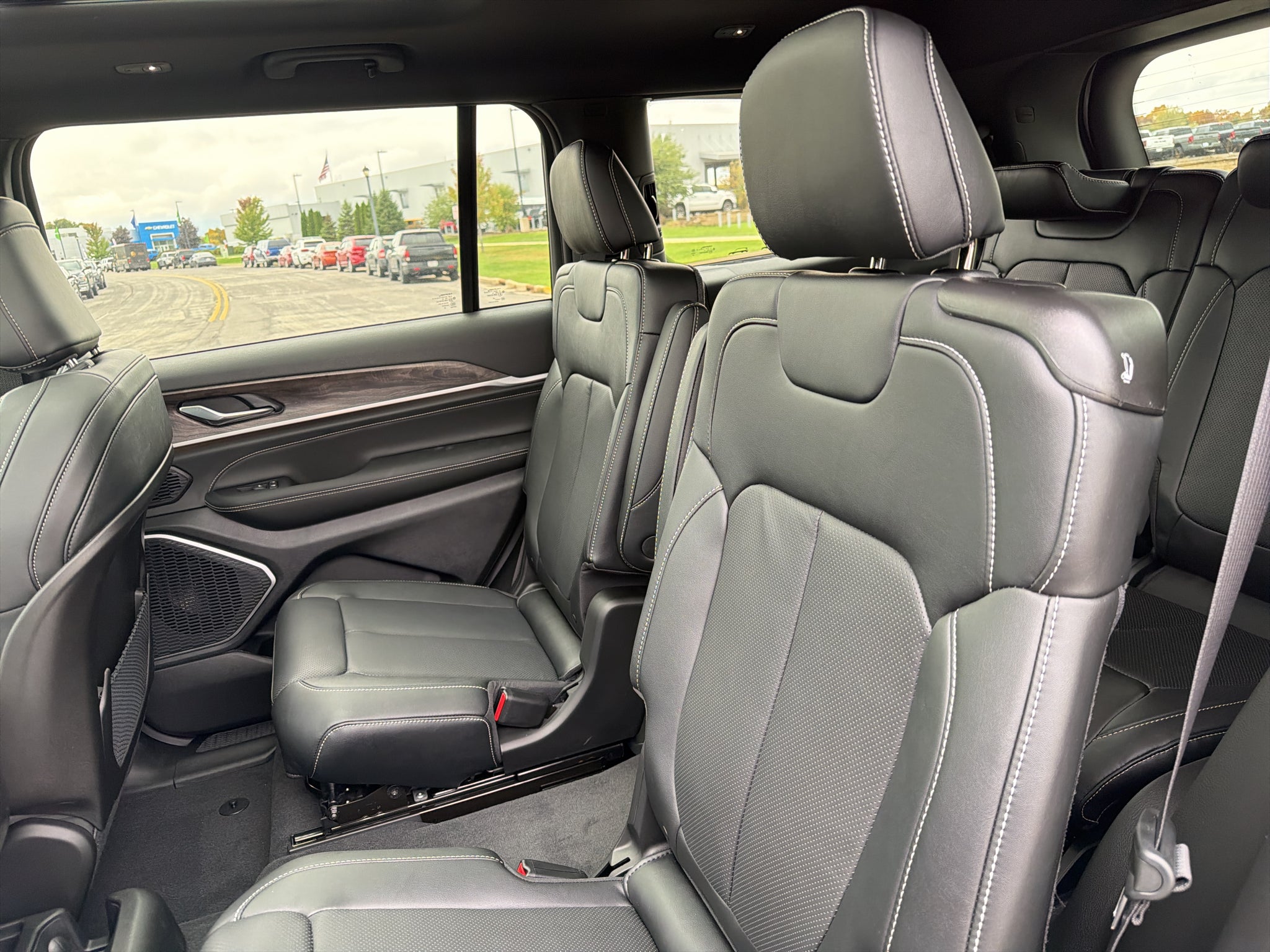 2027 Jeep Grand Cherokee L Limited Reserve