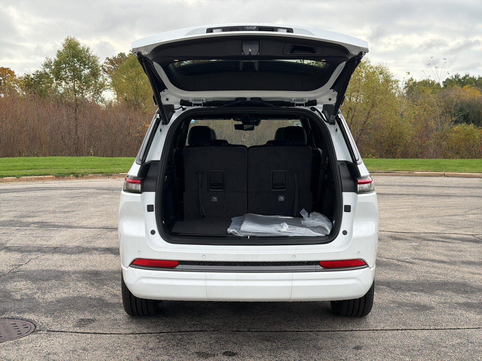 2027 Jeep Grand Cherokee L Limited Reserve