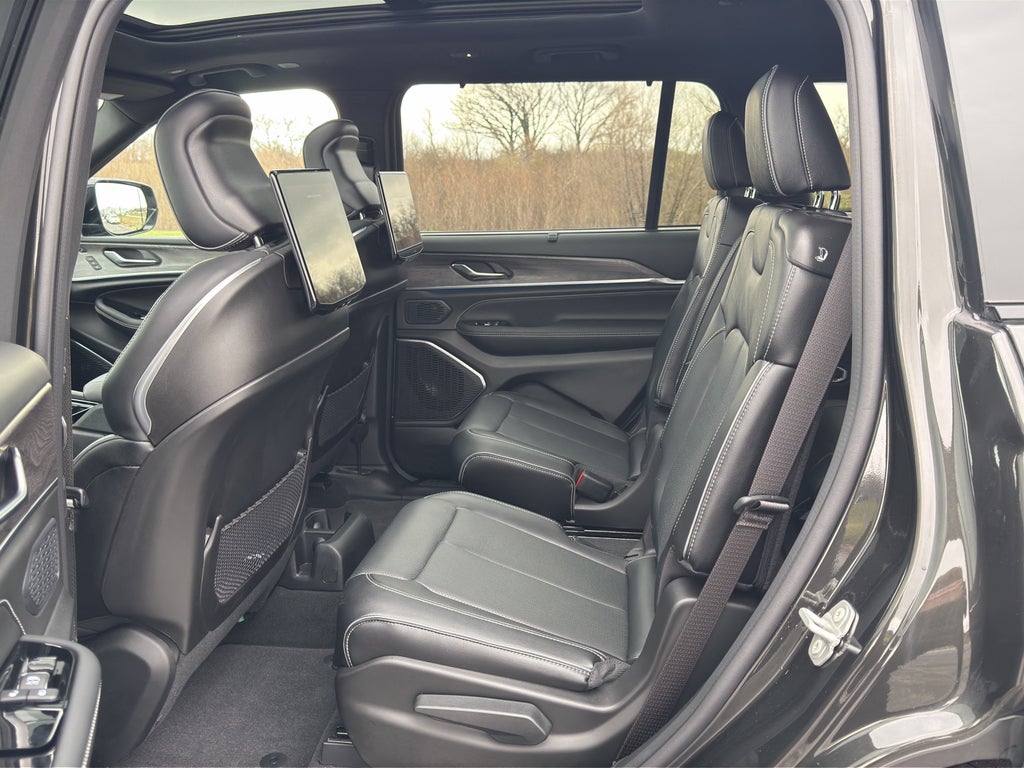 2024 Jeep Grand Cherokee L Overland w/Tow & Entertainment