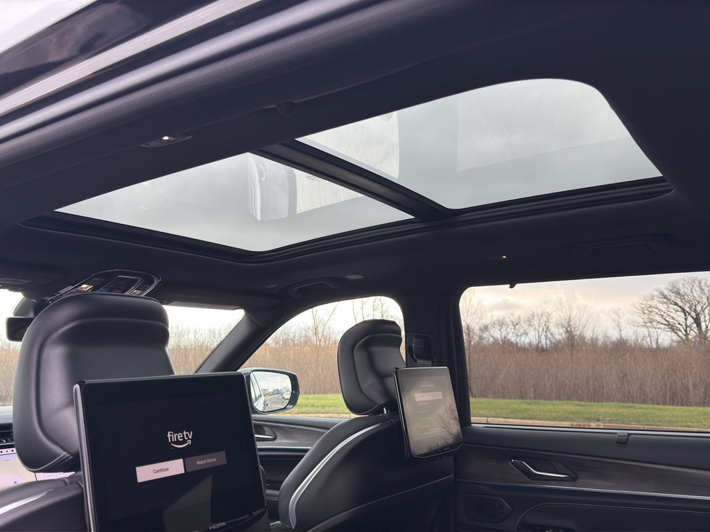 2024 Jeep Grand Cherokee L Overland w/Tow & Entertainment