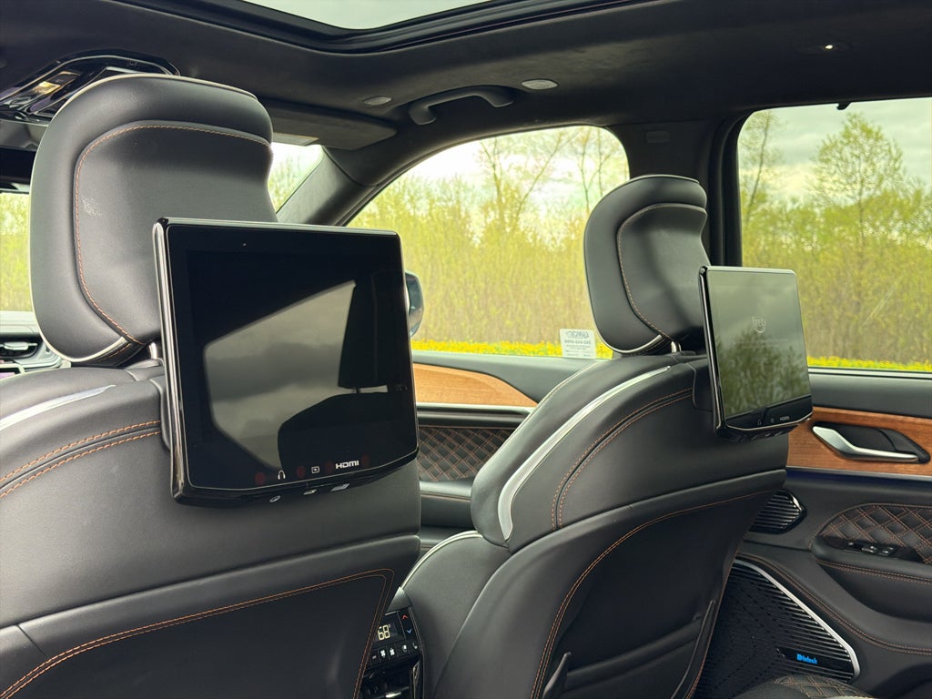 2023 Jeep Grand Cherokee L Summit Reserve w/Entertainment