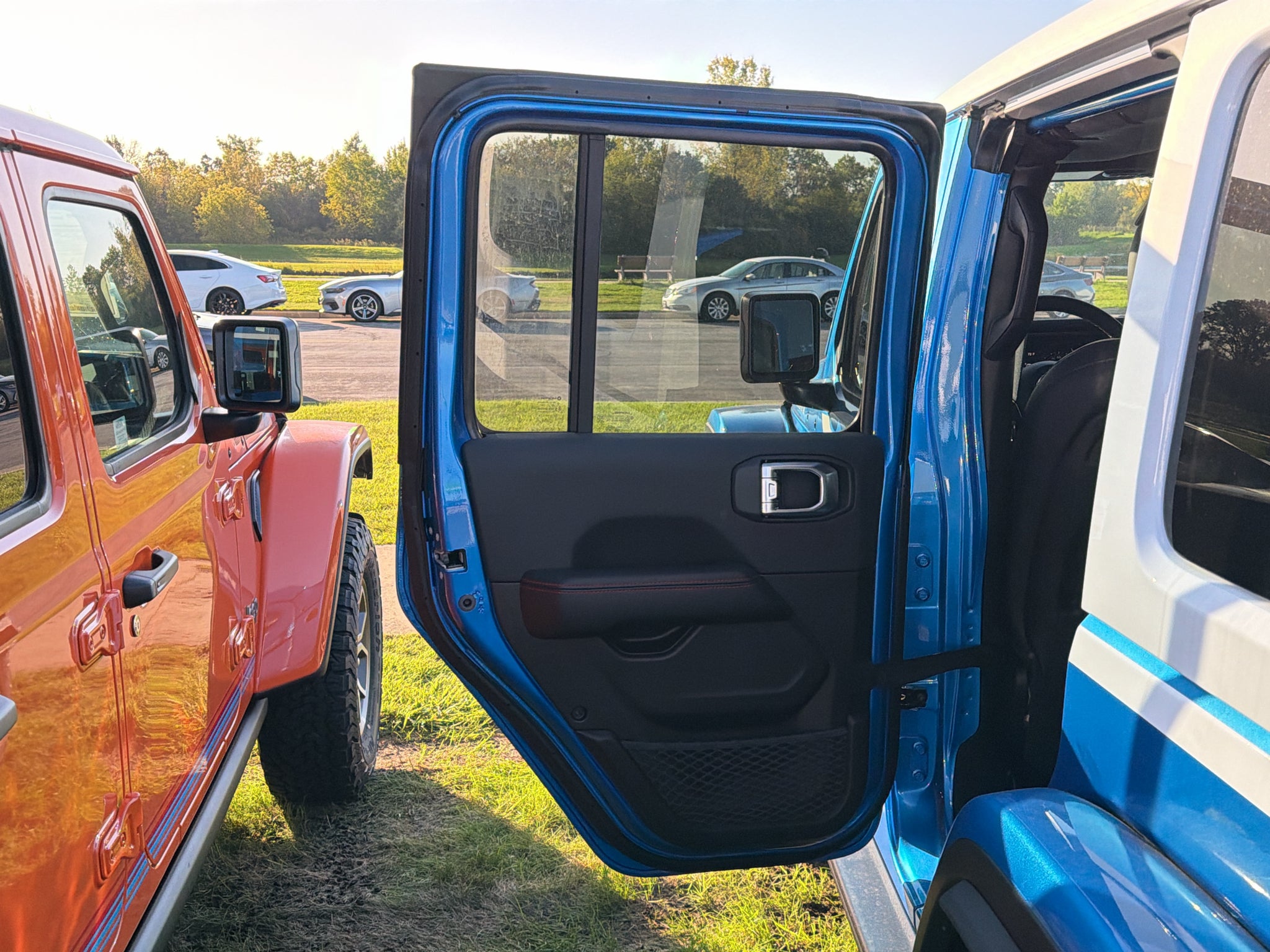 2027 Jeep Wrangler Rubicon X Whitecap One Touch Top