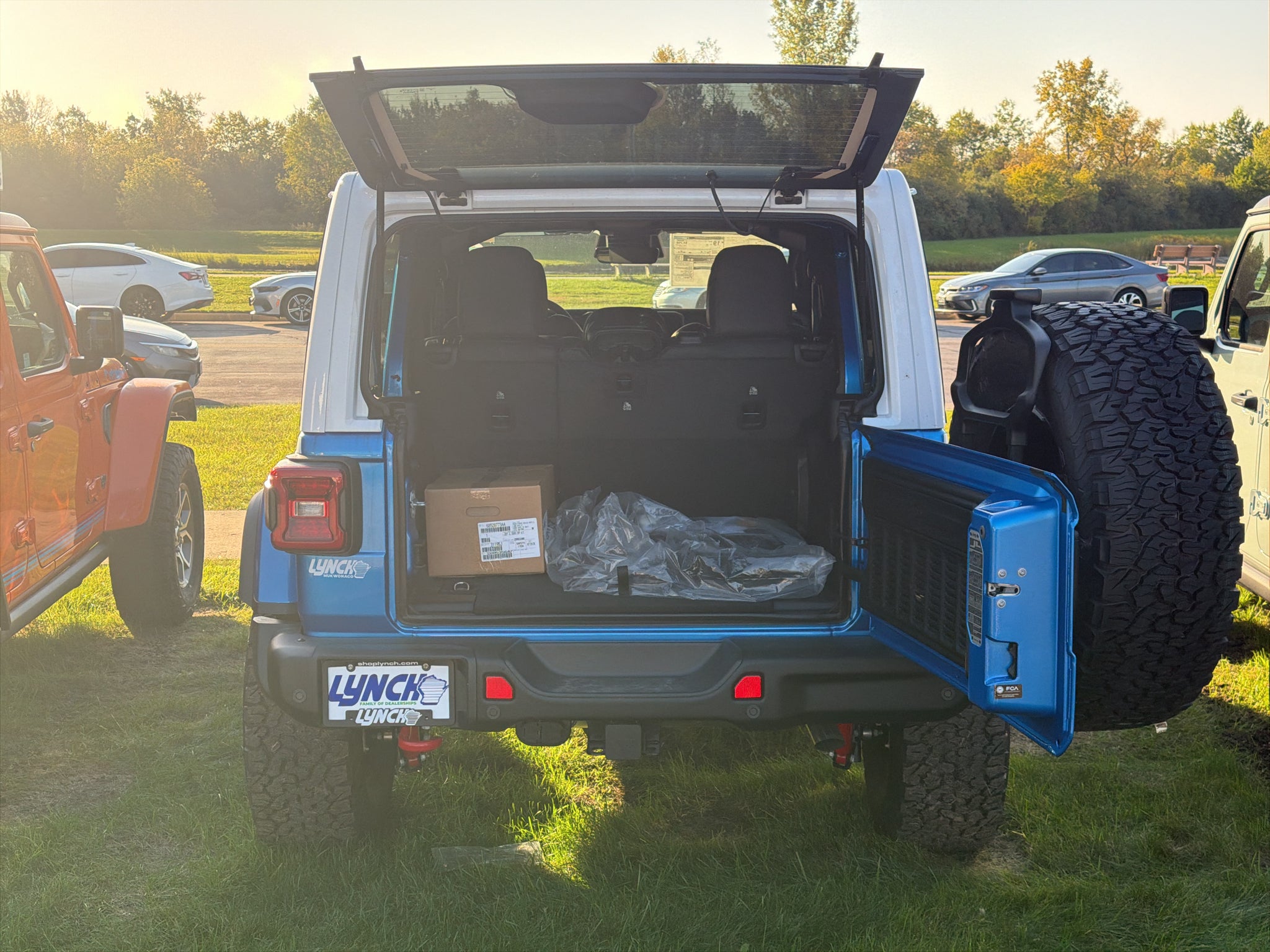 2027 Jeep Wrangler Rubicon X Whitecap One Touch Top