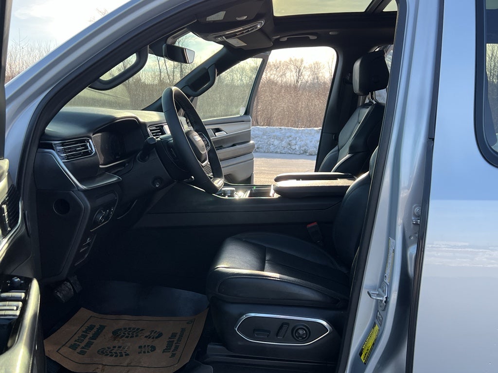 2024 Jeep Wagoneer Series II Carbide w/Entertainment