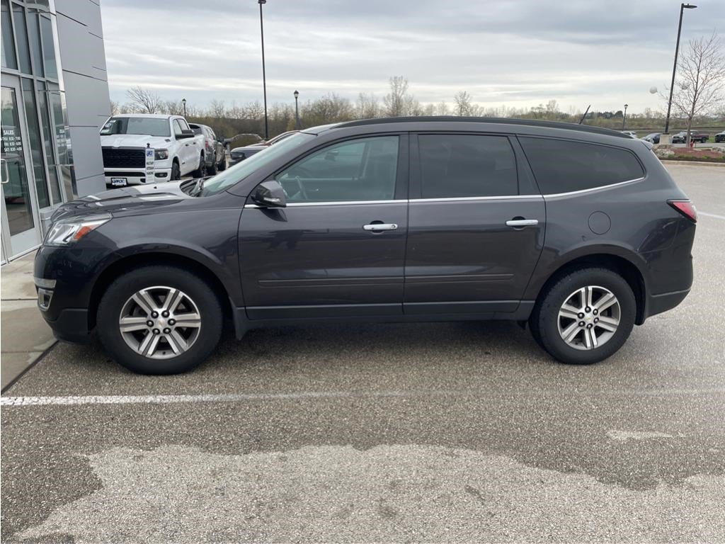 Used 2016 Chevrolet Traverse 1LT with VIN 1GNKVGKD9GJ313627 for sale in Mukwonago, WI