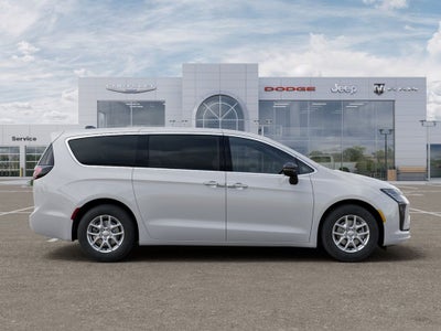 2027 Chrysler Pacifica Select Tech 8 Passenger