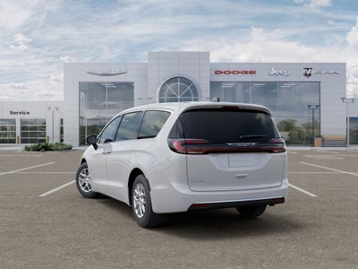 2027 Chrysler Pacifica Select Tech 8 Passenger